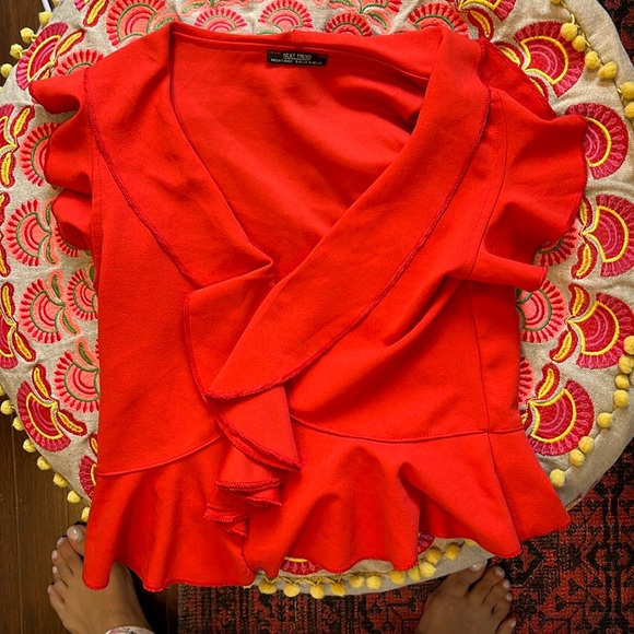 Red top - Picture 1 of 4